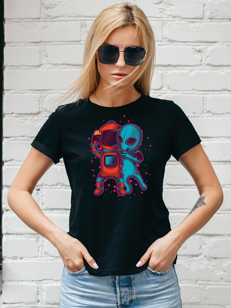 MonkeyPeelz Aliens Friends Print T-Shirt